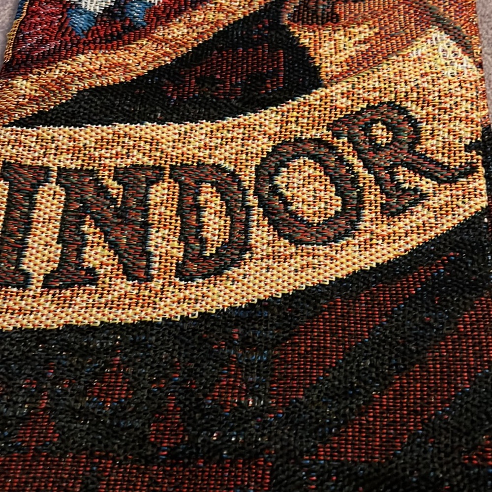 Harry Potter Gryffindor Woven Tapestry Throw - Picture 4 of 5